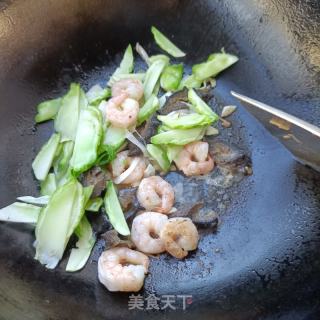 虾仁海参炒儿菜的做法步骤：9
