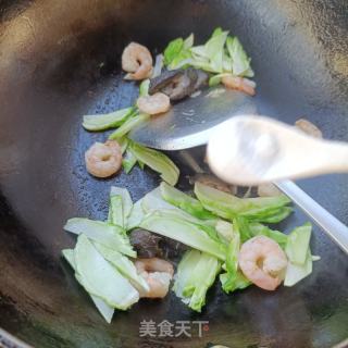 虾仁海参炒儿菜的做法步骤：10
