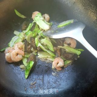 虾仁海参炒儿菜的做法步骤：11