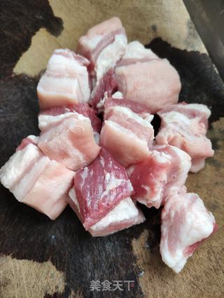 南乳红烧肉的做法步骤：1