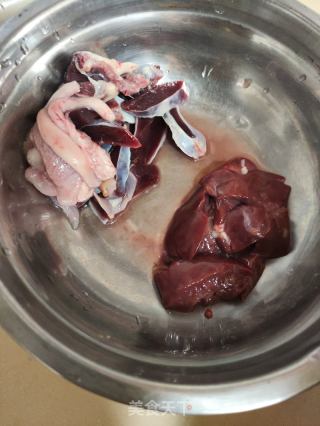鸡杂豆芽炒连州切粉的做法步骤：1