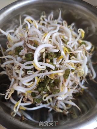 鸡杂豆芽炒连州切粉的做法步骤：2