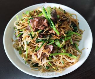 鸡杂豆芽炒连州切粉的做法步骤：9