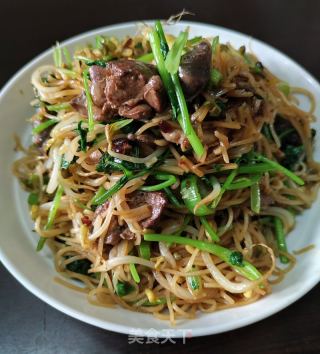 鸡杂豆芽炒连州切粉的做法步骤：10