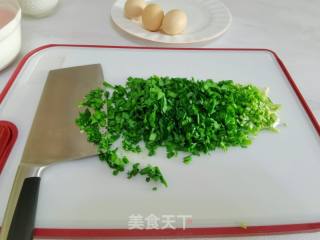 不擀面不擀面，简单又好吃的韭菜鸡蛋饼的做法步骤：2