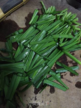 韭菜炒豆芽的做法步骤：1
