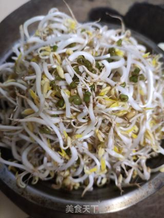 韭菜炒豆芽的做法步骤：2