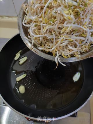 韭菜炒豆芽的做法步骤：3