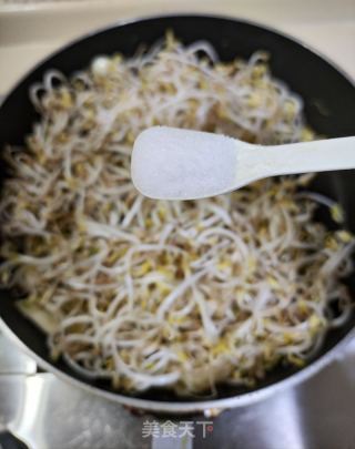 韭菜炒豆芽的做法步骤：5
