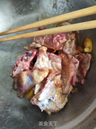 鸡块艾叶汤的做法步骤：2