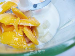 芒果香蕉奶昔的做法步骤：3