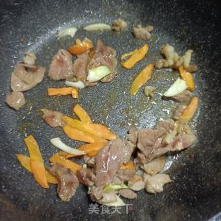 梅花肉炒冬笋的做法步骤：6