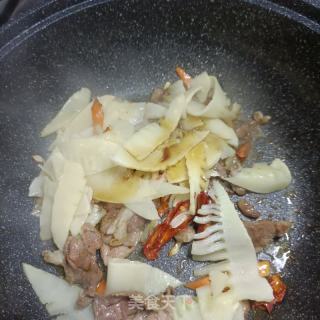 梅花肉炒冬笋的做法步骤：8