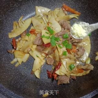 梅花肉炒冬笋的做法步骤：9