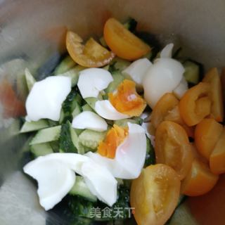 黄瓜番茄拌煮蛋的做法步骤：5