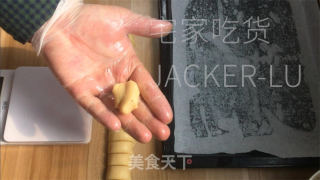 花生杏仁酥，酥脆可口，一口下去满嘴都弥漫着浓郁香味。的做法步骤：7
