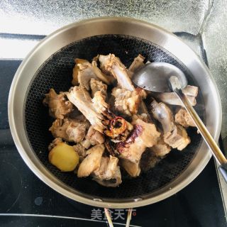 再回首红烧羊排的做法步骤：2