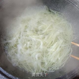 火腿肠炒土豆丝的做法步骤：3