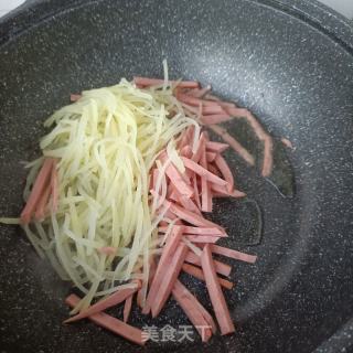 火腿肠炒土豆丝的做法步骤：8