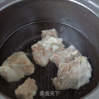 龙骨海参炖山药的做法步骤：2