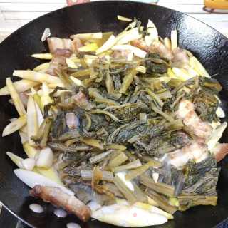 五花肉咸菜苦笋煲的做法步骤：8