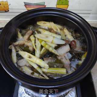五花肉咸菜苦笋煲的做法步骤：11