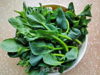 油豆腐炒青菜的做法步骤：1