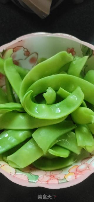 白灼荷兰豆的做法步骤：1