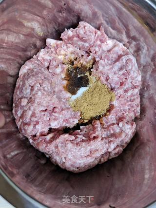 鲜肉小包子的做法步骤：2
