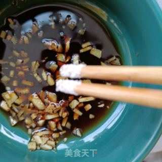白玉黄瓜拌皮蛋的做法步骤：9