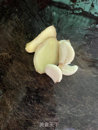 酸菜五花肉的做法步骤：3