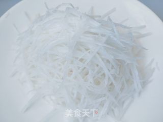 白萝卜丝炒肉的做法步骤：2