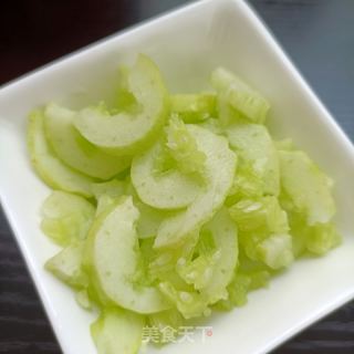 白玉黄瓜拌活海参的做法步骤：3