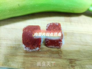 西葫鸡蛋面的做法步骤：2