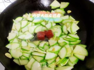 西葫鸡蛋面的做法步骤：7