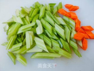 西芹腰果的做法步骤：2