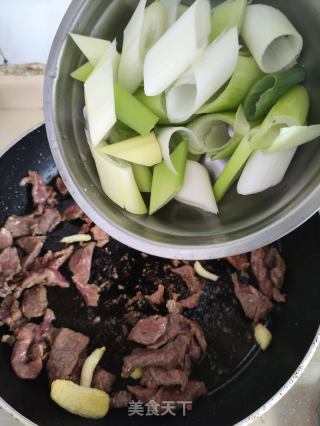 羊肉炒双葱的做法步骤：7