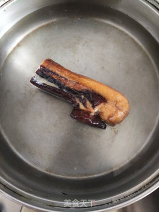 芥兰头炒腊肉的做法步骤：1