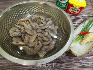 5分钟快手菜～炒油蛤的做法步骤：1