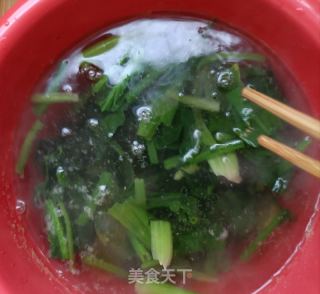 煎蛋午餐肉拌菠菜的做法步骤：3