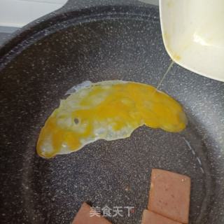 煎蛋午餐肉拌菠菜的做法步骤：12