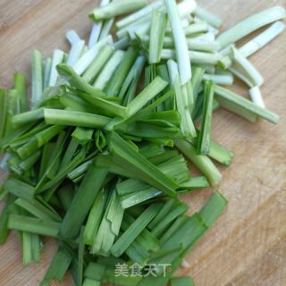 韭菜炒雷笋的做法步骤：3