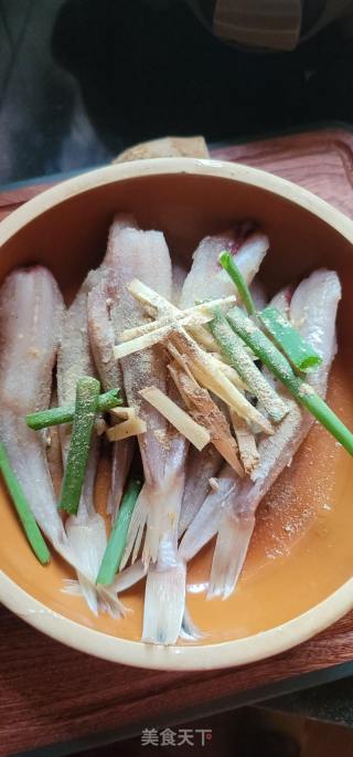 香煎红娘鱼的做法步骤：2