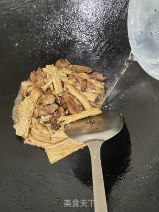 腐竹焖鸡的做法步骤：10