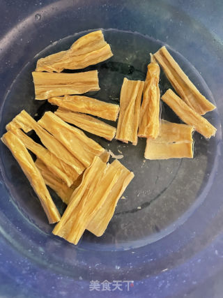腐竹蒸鸡的做法步骤：1