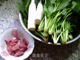 瘦肉丝茭白炒菠菜的做法步骤：1