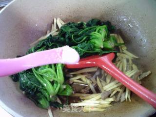 瘦肉丝茭白炒菠菜的做法步骤：10