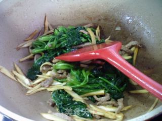 瘦肉丝茭白炒菠菜的做法步骤：11