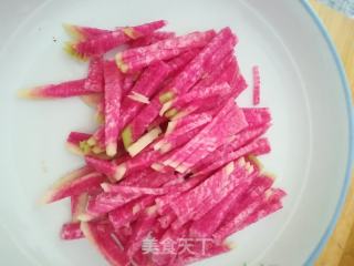 自制红心萝卜丝的做法步骤：2