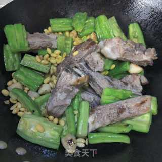 苦瓜黄豆排骨煲的做法步骤：11